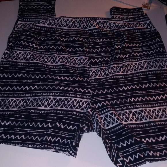 TC2 LuLaRoe Tribal print leggings - Picture 2 of 7